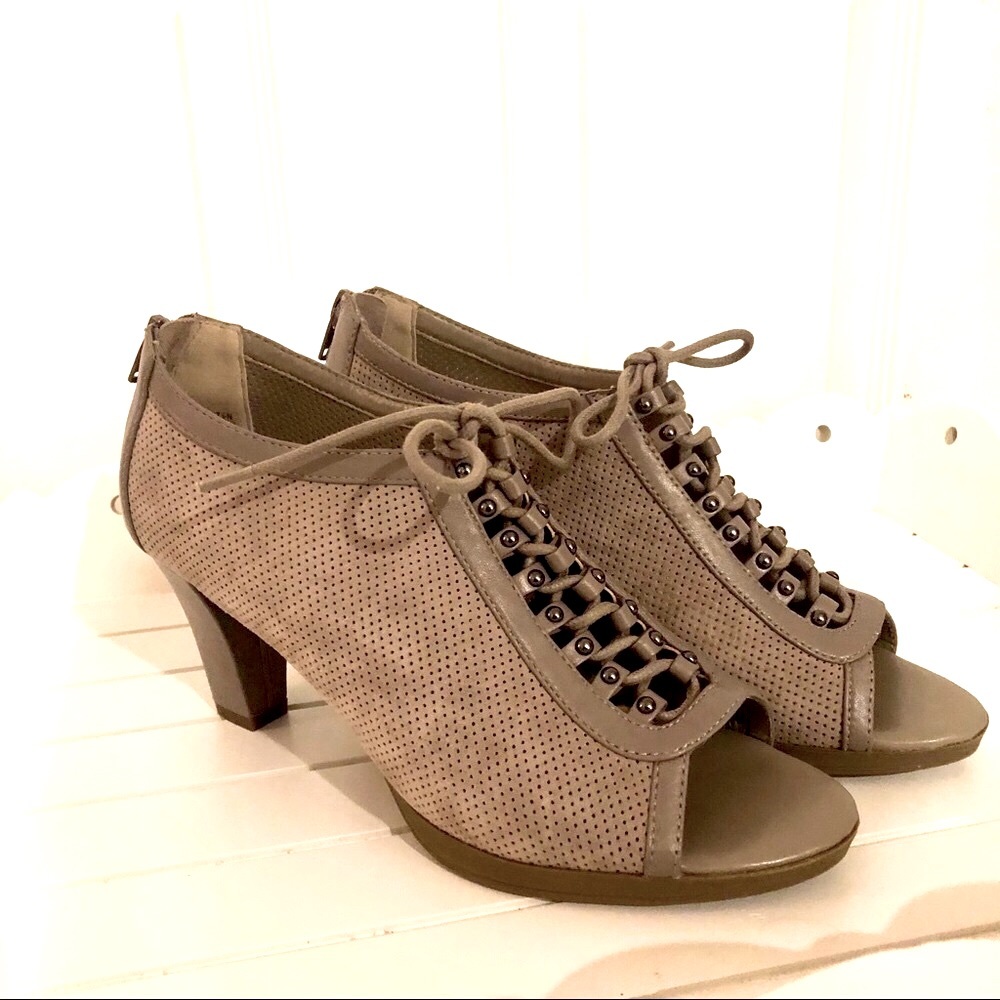 Bella Vita Lace Up Peep Heels